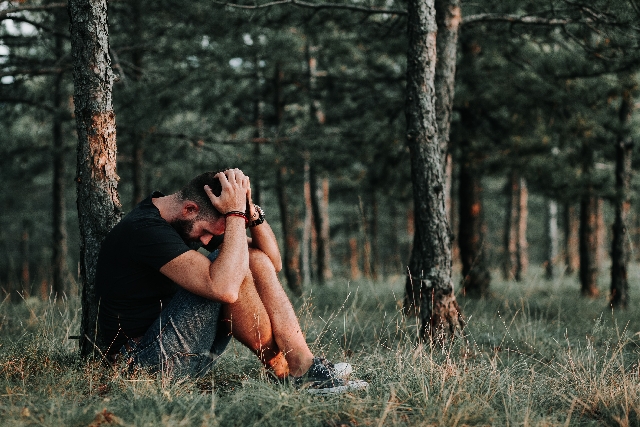 Couple getting ready to log on to portal for online marriage therapy in texas | Couples counseling in Texas | Online marriage counseling | Texas marriage therapist